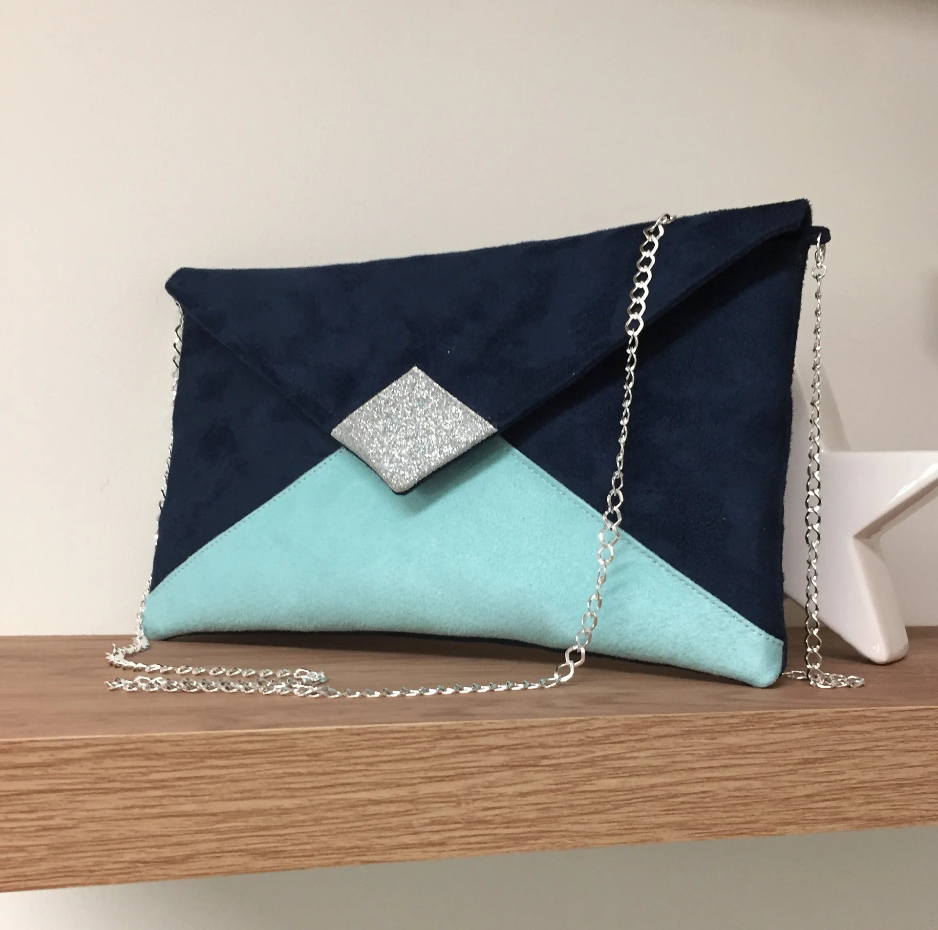 Sac pochette Isa bleu marine et vert menthe a paillettes Lesfilsdisa