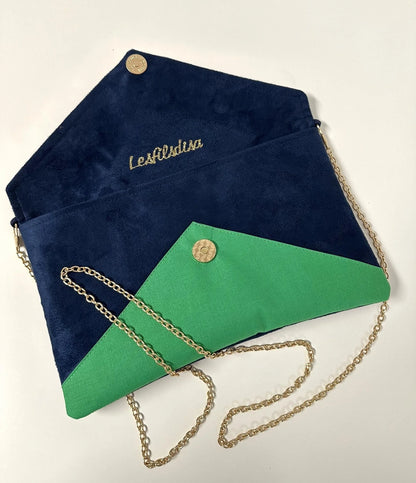 le sac pochette Isa bleu marine et vert prairie à paillettes dorées, ouvert.