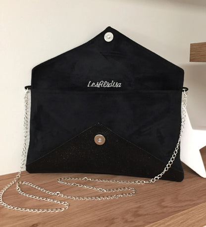 Le sac pochette Isa noir à paillettes noires ouvert, avec chainette argentée