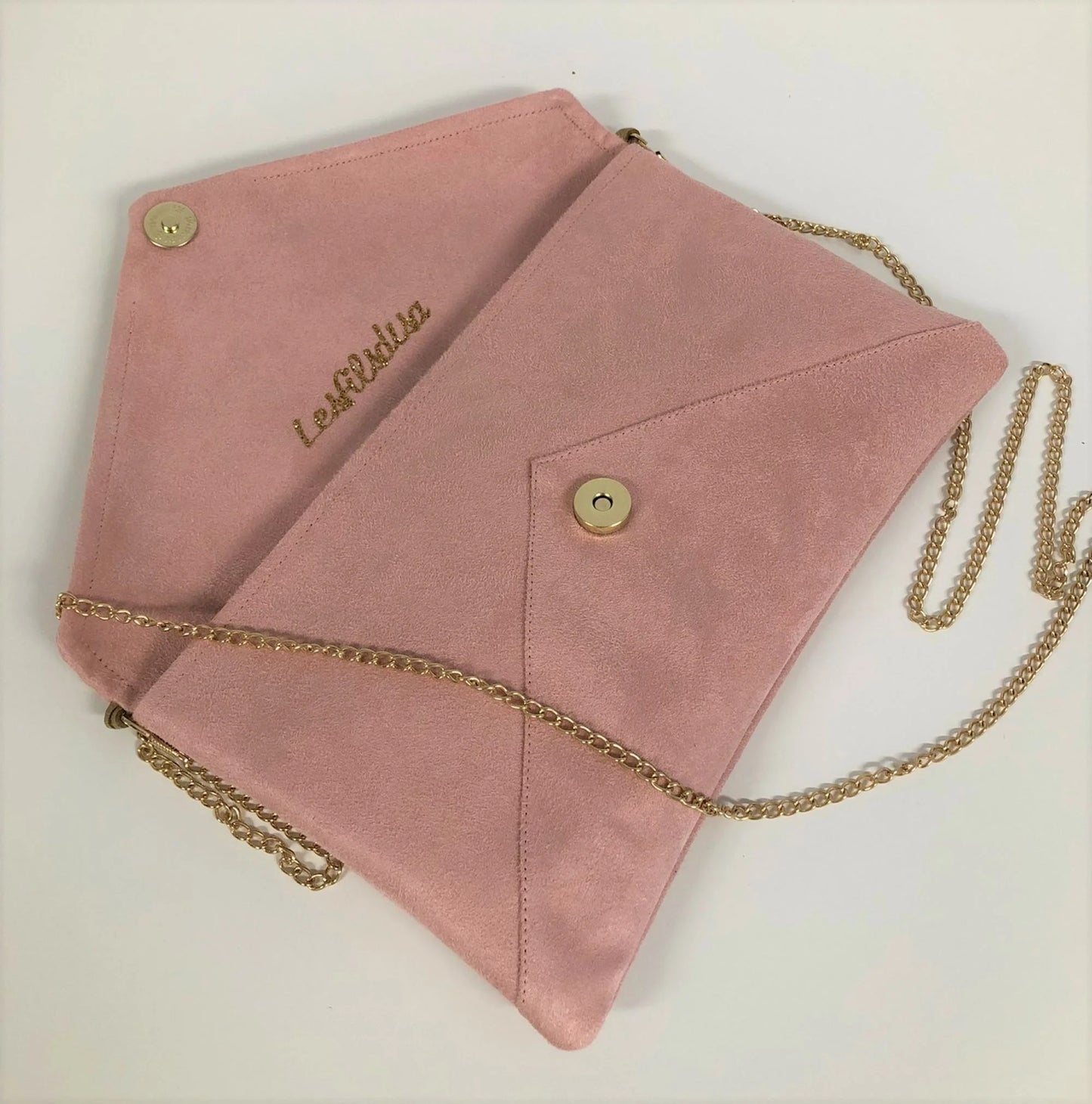 Le sac pochette Isa rose poudré à paillettes dorées, ouvert