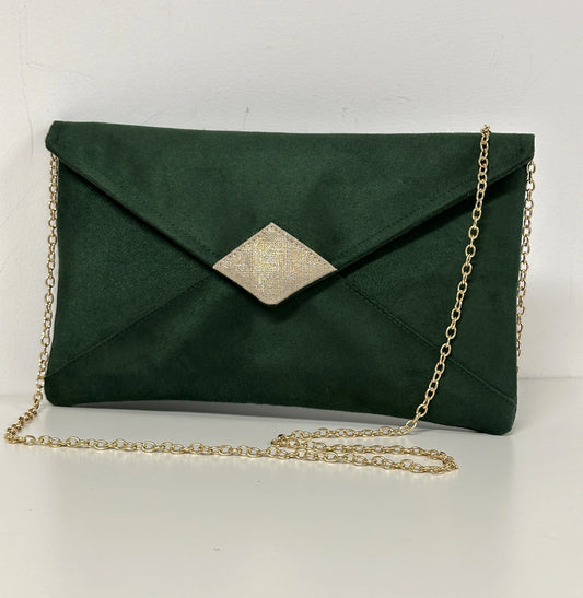 Le sac pochette Isa vert sapin et lin doré, avec sa chainette amovible.