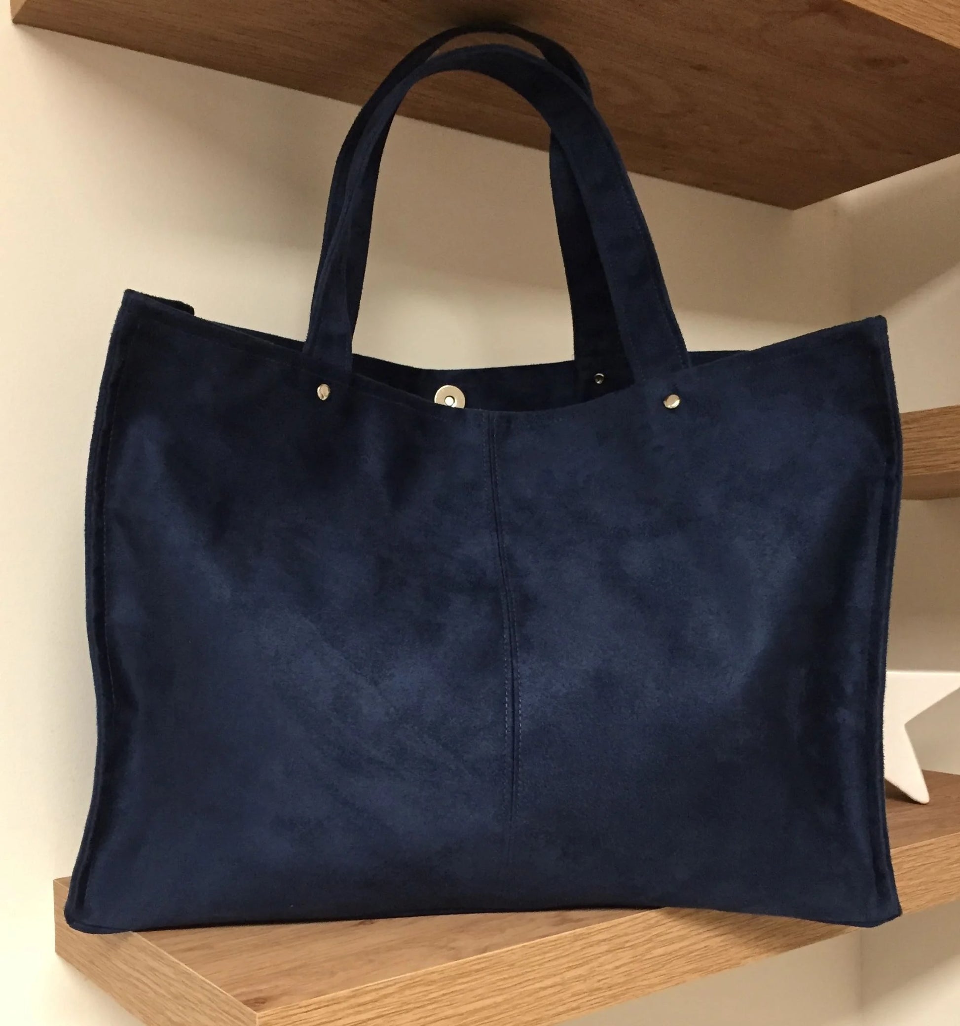 Vue d'ensemble du sac Shopper bleu marine.