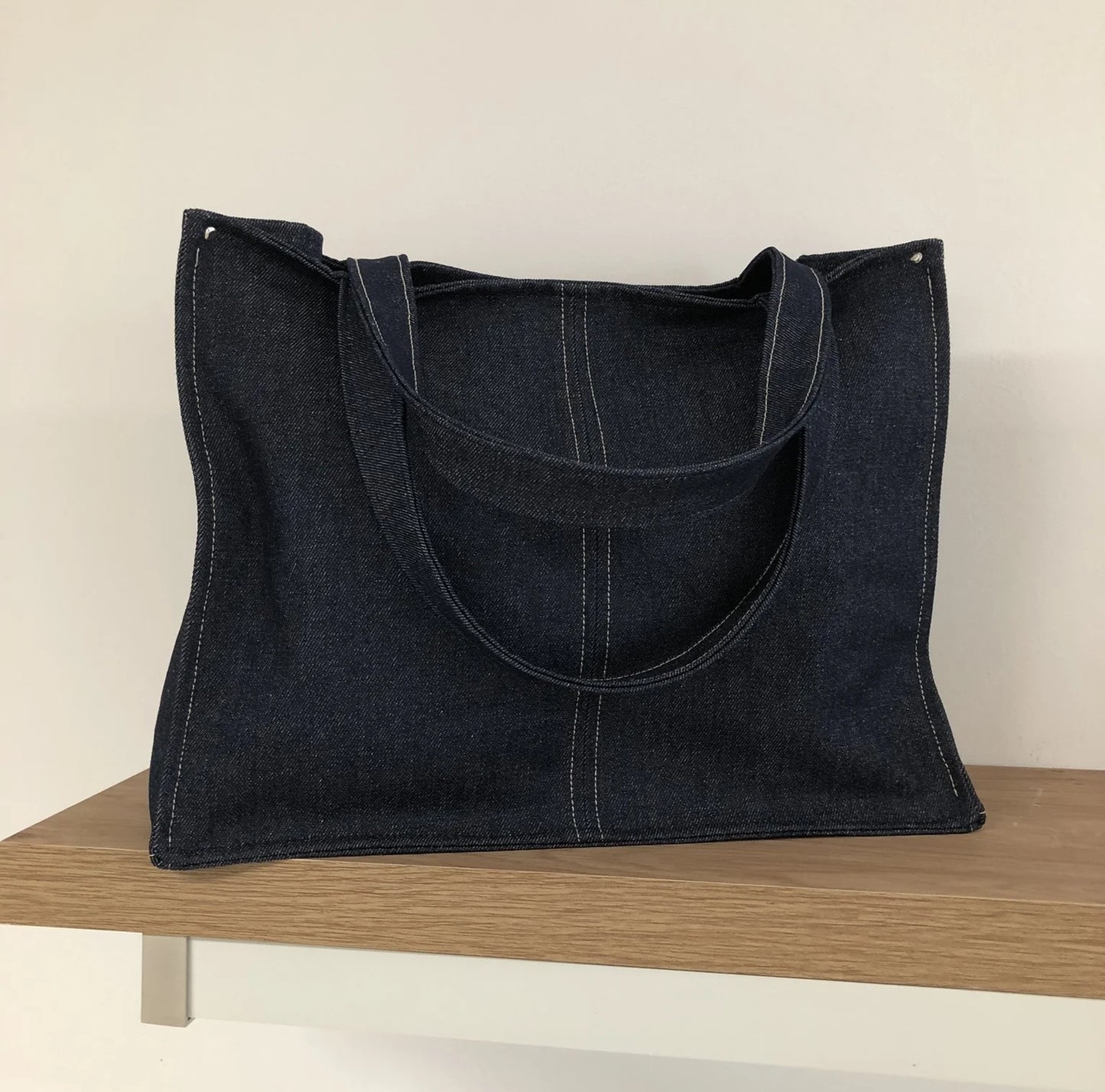 Le sac shopper denim, fermé