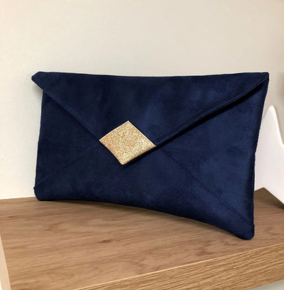 Le sac pochette Isa bleu marine à paillettes dorées, sans chainette.