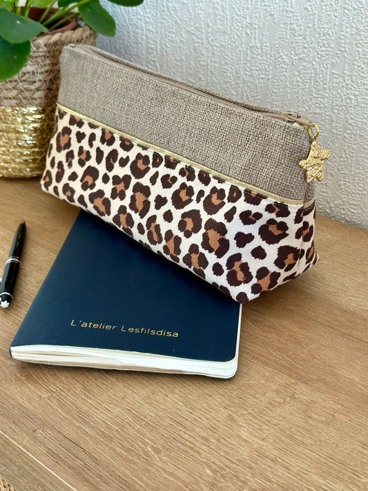 La trousse à stylos léopard en lin