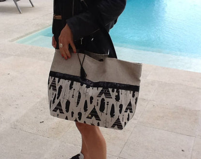 Isa shopping bag in linen with ethnic patterns and black sequins