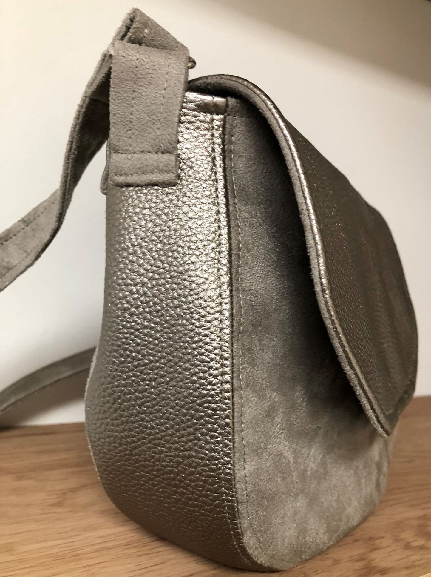 Isa taupe shoulder bag