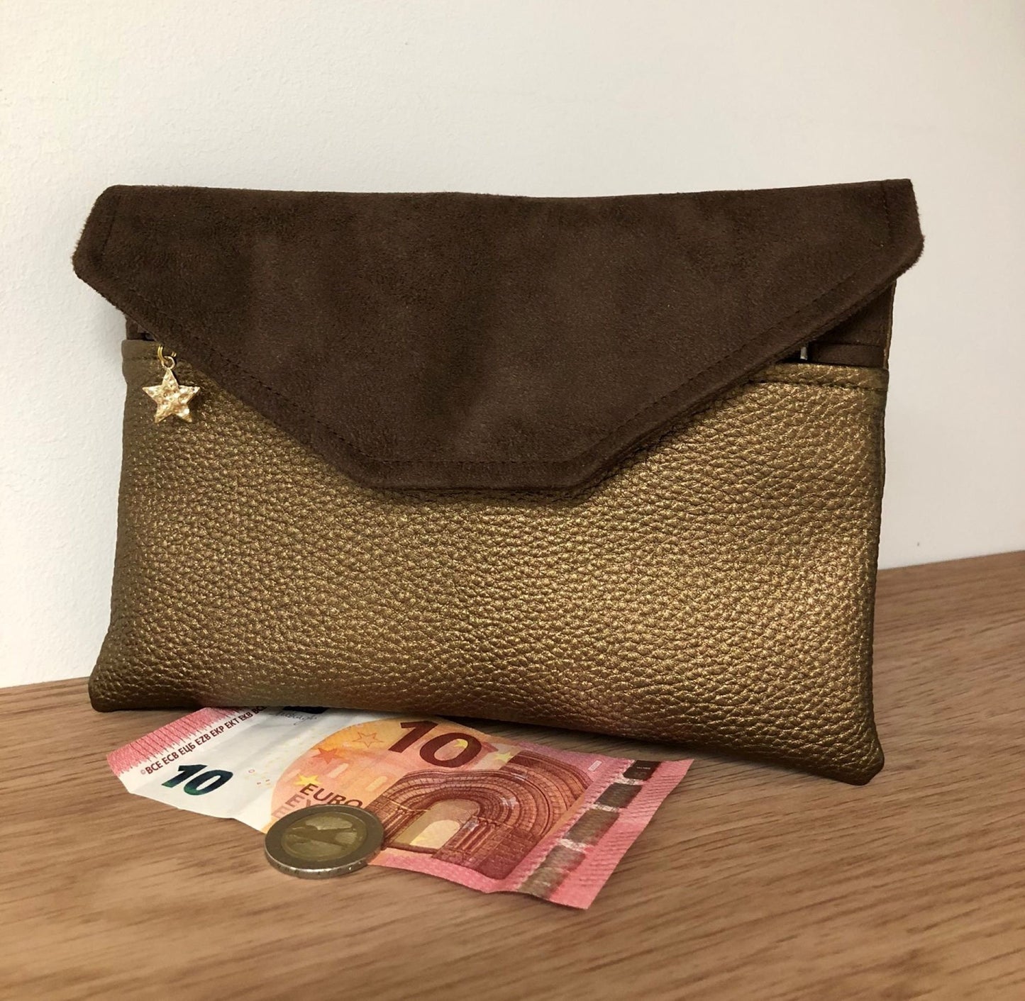 Iridescent brown bag companion