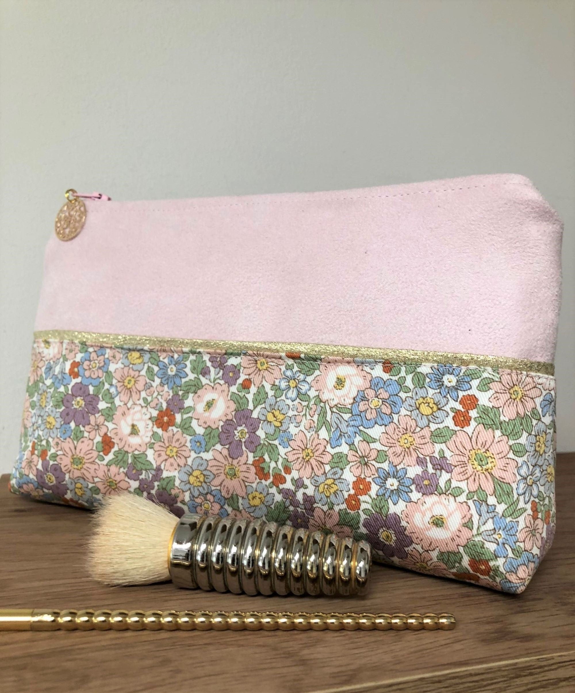 Pink and gold floral makeup pouch Lesfilsdisa