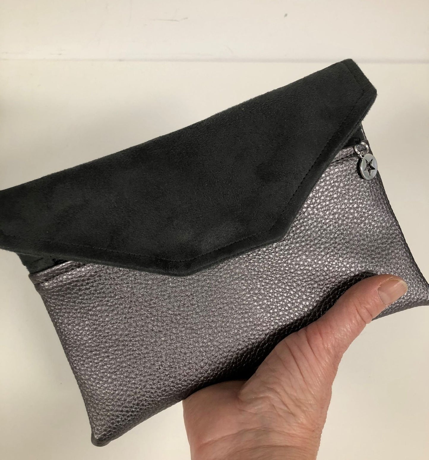Iridescent gray bag companion