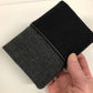 Le protège-passeport en lin gris anthracite et noir