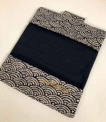 Checkbook holder with pen holder in linen and midnight blue Japanese Seigaiha fabric