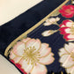Porte-monnaie bleu marine, rose et doré en tissu japonais pivoines