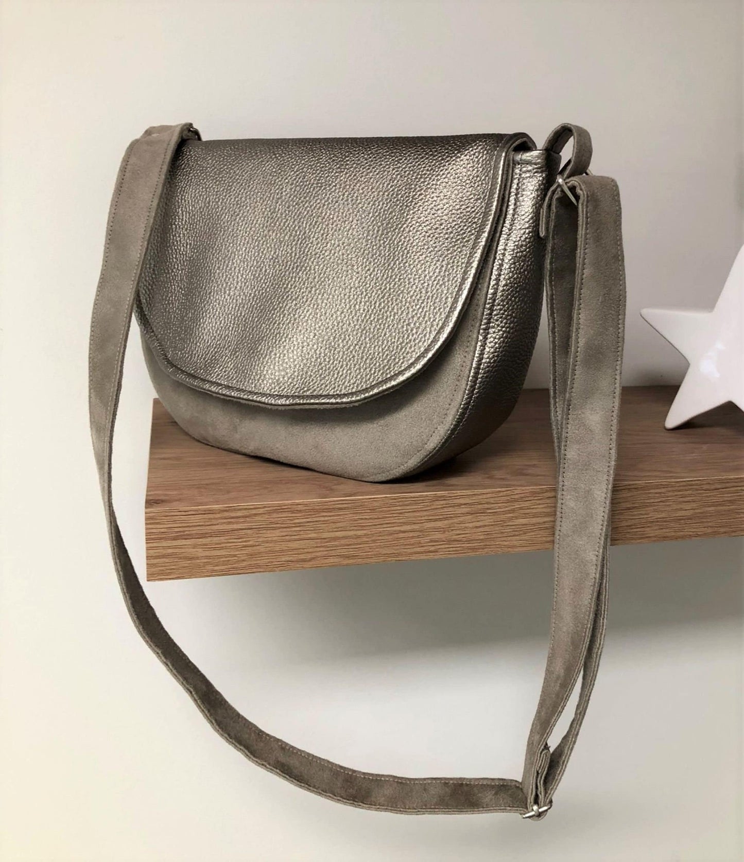 Isa taupe shoulder bag