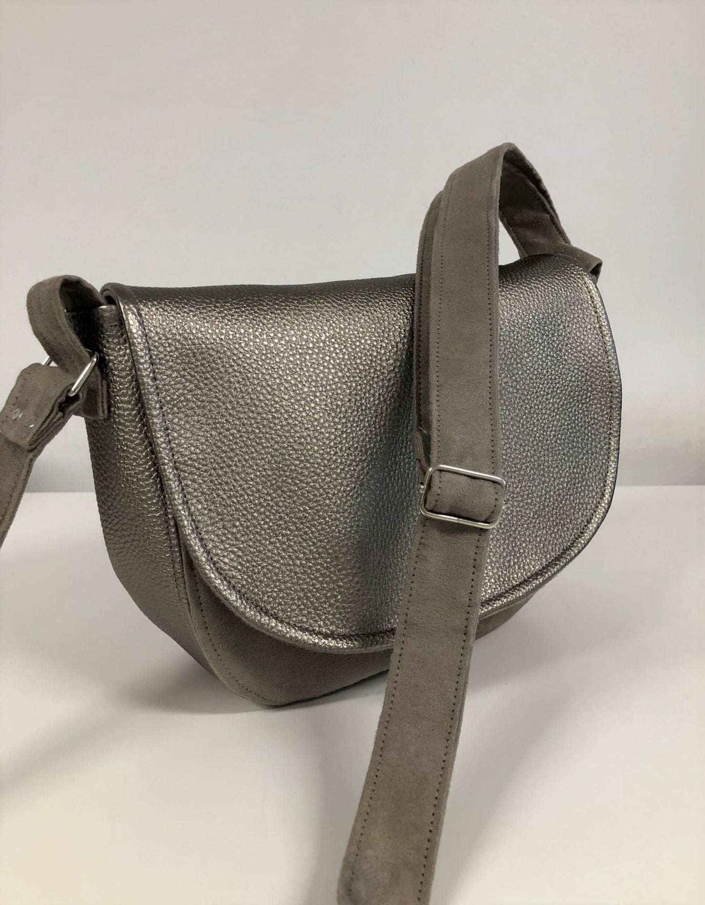 Isa taupe shoulder bag