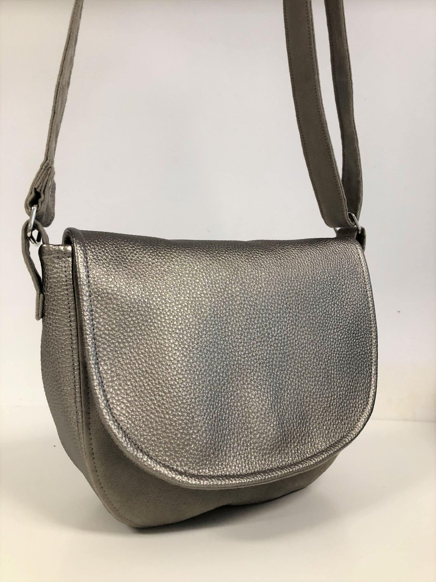 Isa taupe shoulder bag