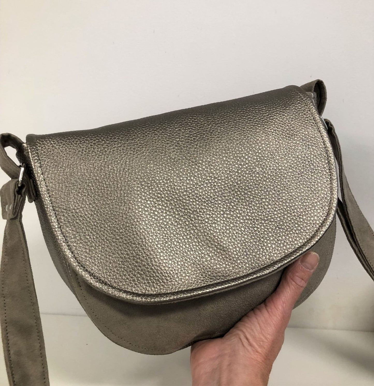 Isa taupe shoulder bag