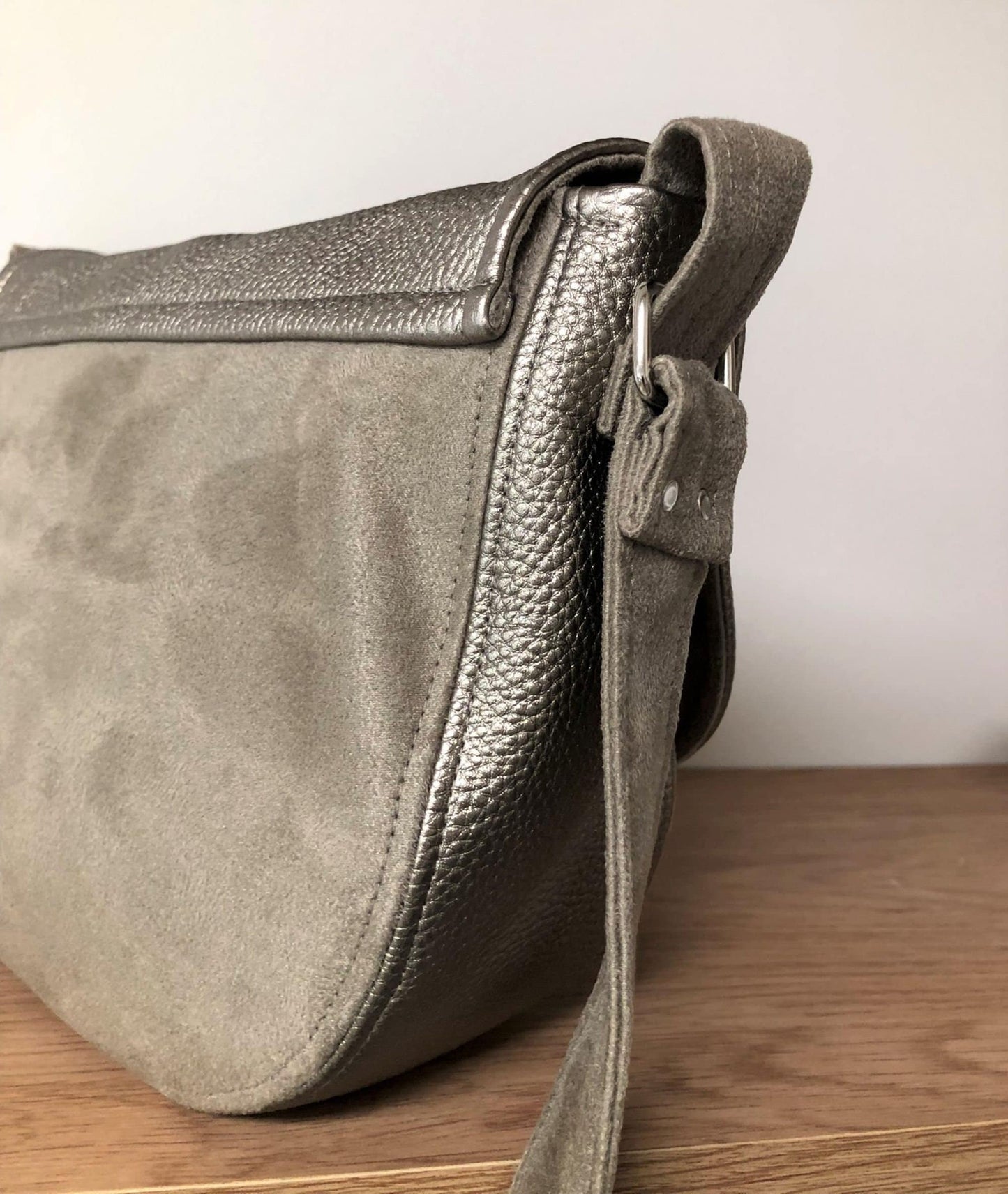 Isa taupe shoulder bag