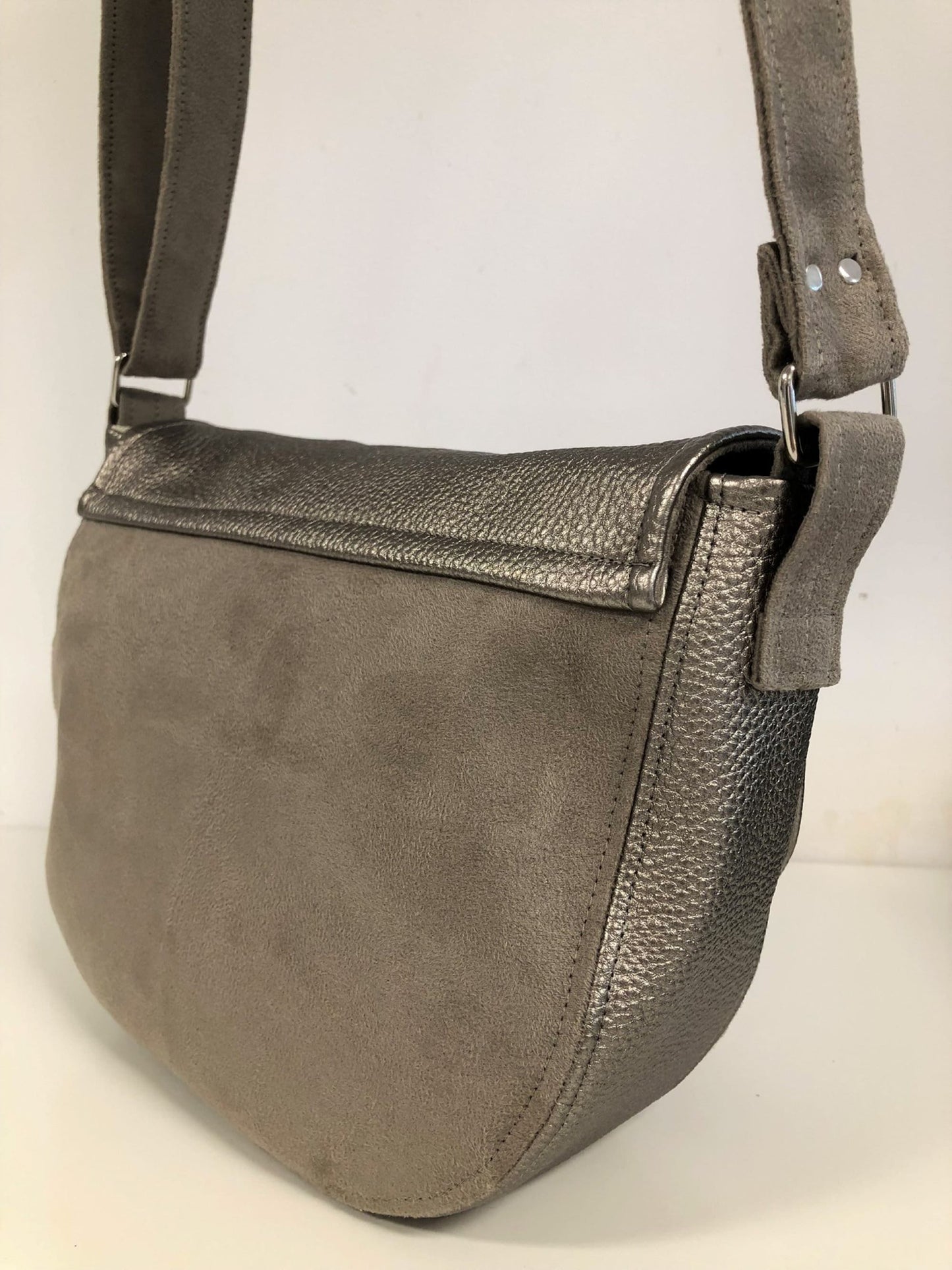 Isa taupe shoulder bag